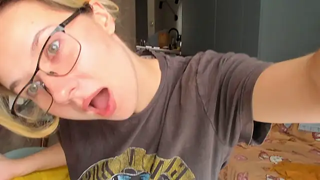 Lilith lutherlow online show from April 2026 02:13:02 PM