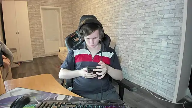 iliaskrislove online show from March 2025 08:11:01 PM