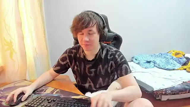 iliaskrislove online show from September 2025 12:20:01 PM