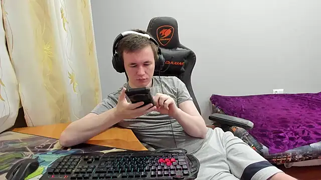 iliaskrislove online show from December 2025 01:22:01 AM