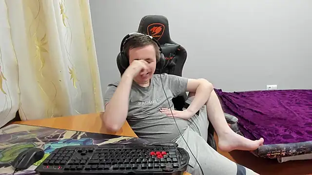 iliaskrislove online show from December 2025 03:28:02 PM