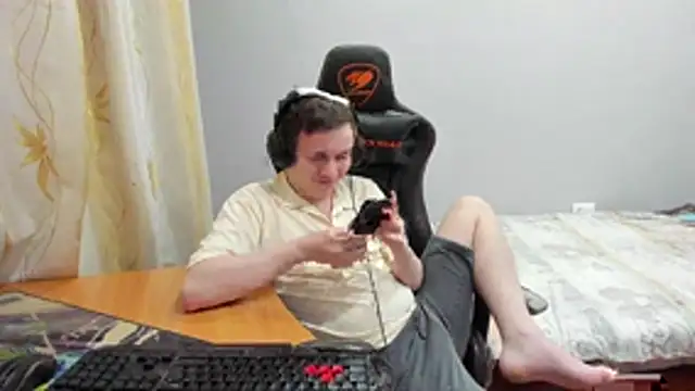 iliaskrislove online show from February 2026 02:54:02 PM