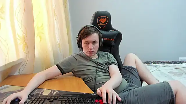 iliaskrislove online show from April 2026 01:16:02 PM