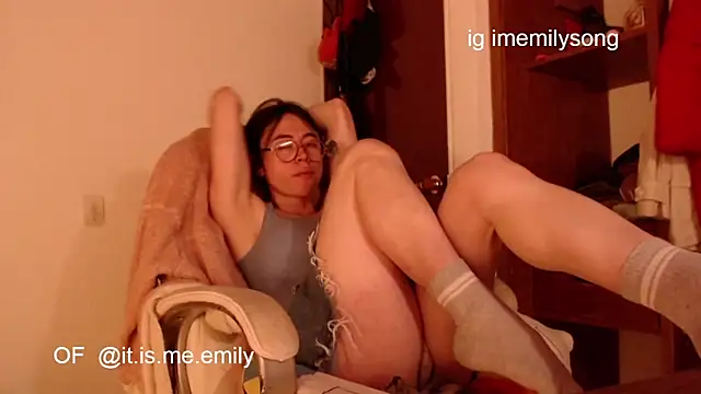 Snapshot of emily_pearl_ chatting on February 2026 11:16:02 PM emily pearl online show from February 2026 11:16:02 PM