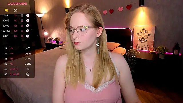 Aemilia  online show from September 2025 06:15:01 AM