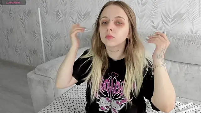 Alice Halle online show from April 2026 10:11:01 AM