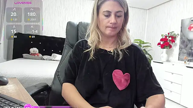 KattyeFox online show from November 2025 10:45:01 PM