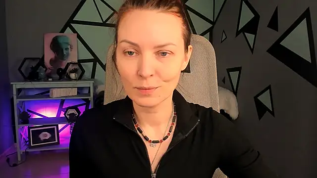 VandaRossi online show from October 2025 06:45:01 AM