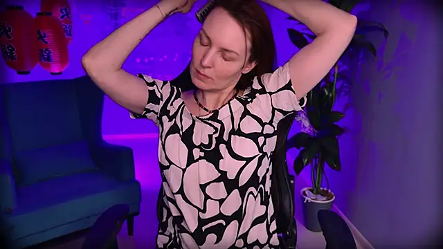 VandaRossi online show from October 2025 11:10:01 AM