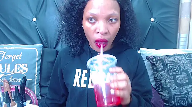 spicydiver38 online show from March 2025 06:01:01 PM