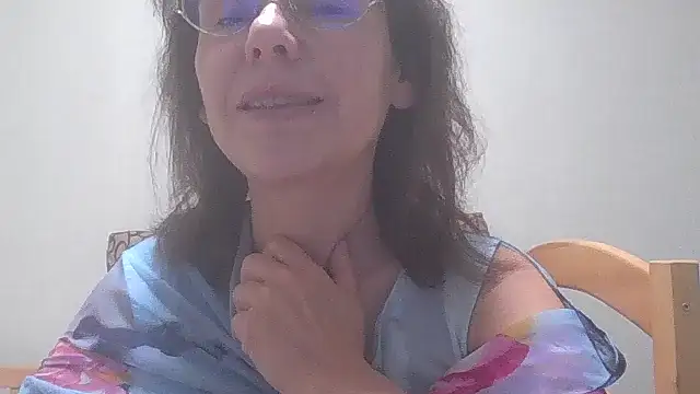 Snapshot of HollyJewel chatting on December 2024 04:21:02 PM HollyJewel online show from December 2024 04:21:02 PM