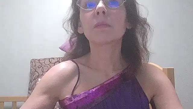 Snapshot of HollyJewel chatting on January 2025 04:21:02 PM HollyJewel online show from January 2025 04:21:02 PM