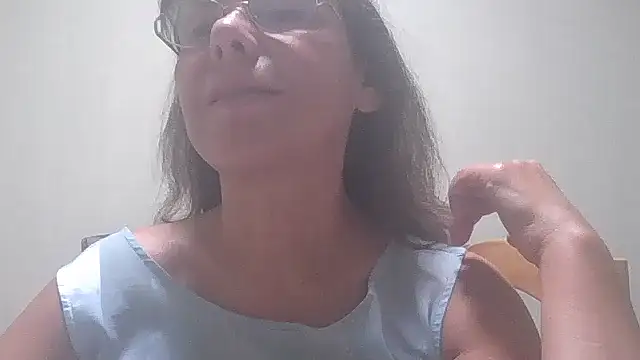 Snapshot of HollyJewel chatting on September 2025 04:40:01 PM HollyJewel online show from September 2025 04:40:01 PM