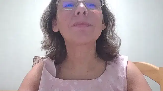 Snapshot of HollyJewel chatting on October 2025 05:03:02 PM HollyJewel online show from October 2025 05:03:02 PM