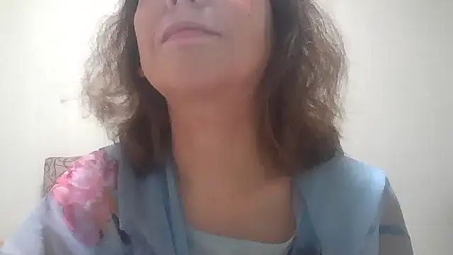 Snapshot of HollyJewel chatting on November 2025 06:07:02 PM HollyJewel online show from November 2025 06:07:02 PM