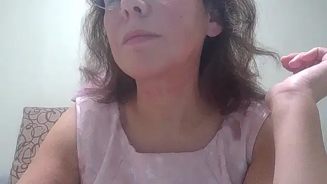 Snapshot of HollyJewel chatting on November 2025 06:08:02 PM HollyJewel online show from November 2025 06:08:02 PM