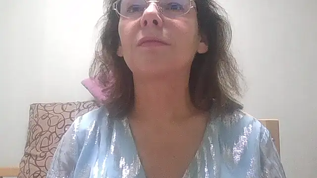 Snapshot of HollyJewel chatting on November 2025 07:08:02 PM HollyJewel online show from November 2025 07:08:02 PM