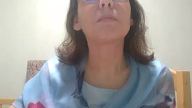 Snapshot of HollyJewel chatting on November 2025 02:50:01 PM HollyJewel online show from November 2025 02:50:01 PM