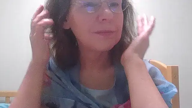 Snapshot of HollyJewel chatting on November 2025 07:14:02 PM HollyJewel online show from November 2025 07:14:02 PM