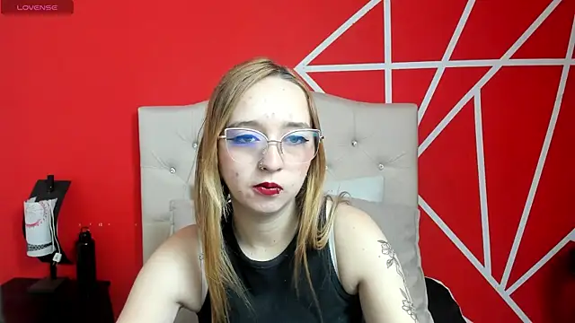 Liaroberts1 online show from January 2025 12:09:01 PM