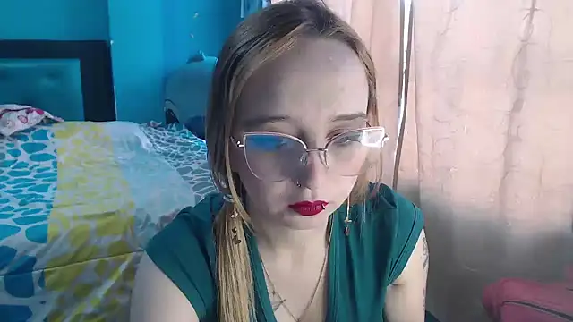 Liaroberts1 online show from February 2025 12:05:02 PM