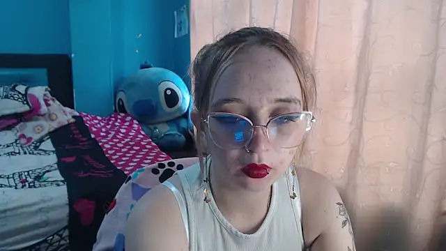 Liaroberts1 online show from February 2025 12:18:02 PM