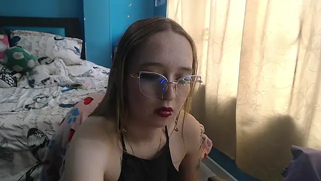 Liaroberts1 online show from February 2025 06:10:02 PM