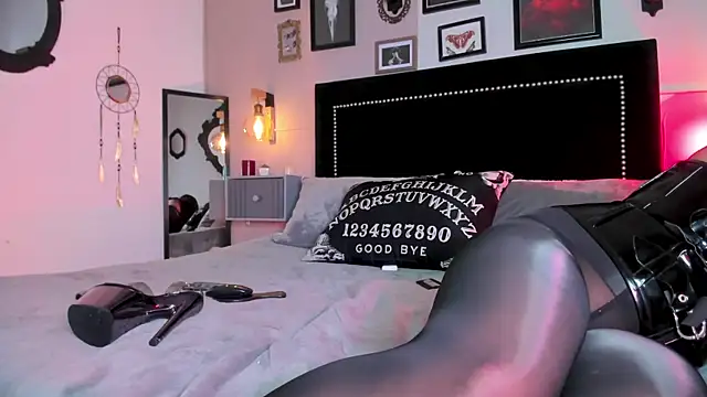 ninaevanss  online show from February 2026 09:31:02 PM