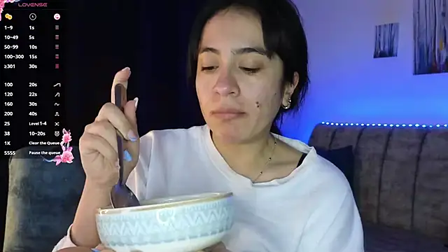 Snapshot of ZaraDames_ chatting on October 2025 02:17:01 AM ZaraDames online show from October 2025 02:17:01 AM