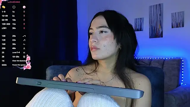 Snapshot of ZaraDames_ chatting on October 2025 02:43:02 AM ZaraDames online show from October 2025 02:43:02 AM