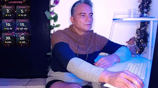 Snapshot of golden_punisher chatting on December 2024 04:58:02 AM golden punisher online show from December 2024 04:58:02 AM