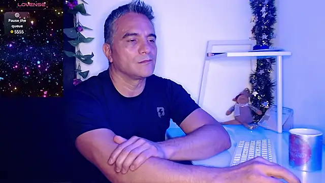 Snapshot of golden_punisher chatting on December 2024 08:15:01 AM golden punisher online show from December 2024 08:15:01 AM