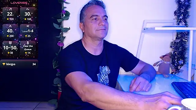 Snapshot of golden_punisher chatting on December 2024 09:14:02 AM golden punisher online show from December 2024 09:14:02 AM