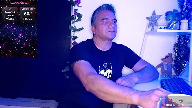 Snapshot of golden_punisher chatting on December 2024 05:26:01 AM golden punisher online show from December 2024 05:26:01 AM