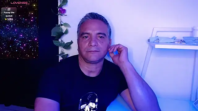 Snapshot of golden_punisher chatting on January 2025 08:09:02 AM golden punisher online show from January 2025 08:09:02 AM