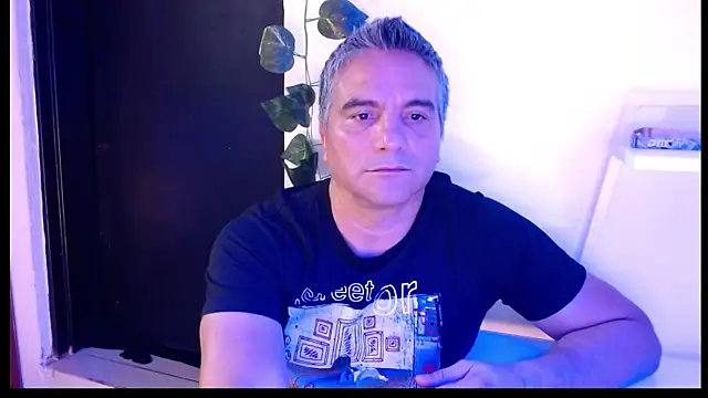 Snapshot of golden_punisher chatting on February 2025 05:41:01 AM golden punisher online show from February 2025 05:41:01 AM