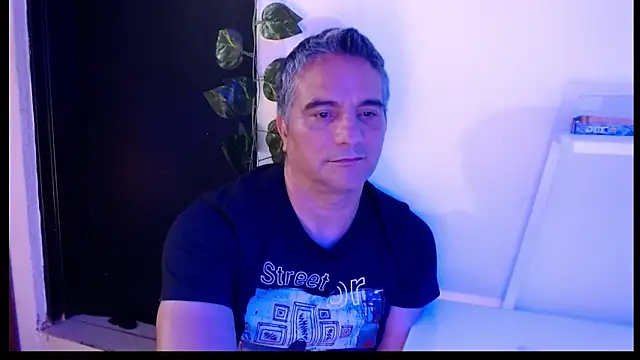 Snapshot of golden_punisher chatting on February 2025 08:43:01 AM golden punisher online show from February 2025 08:43:01 AM