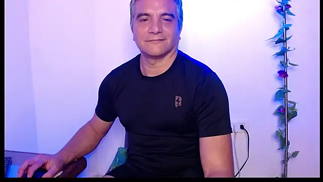 Snapshot of golden_punisher chatting on February 2025 07:34:01 AM golden punisher online show from February 2025 07:34:01 AM