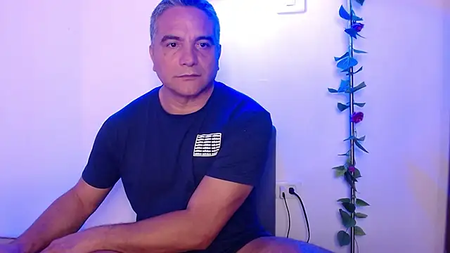 Snapshot of golden_punisher chatting on March 2025 03:55:02 AM golden punisher online show from March 2025 03:55:02 AM