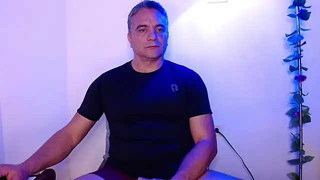 Snapshot of golden_punisher chatting on March 2025 04:05:02 AM golden punisher online show from March 2025 04:05:02 AM