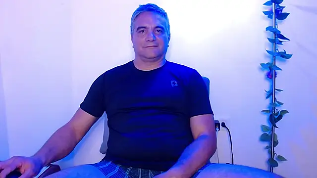 Snapshot of golden_punisher chatting on March 2025 06:51:02 AM golden punisher online show from March 2025 06:51:02 AM