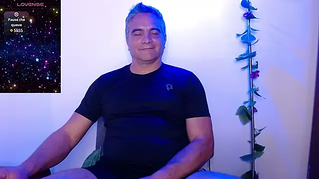 Snapshot of golden_punisher chatting on March 2025 06:11:02 AM golden punisher online show from March 2025 06:11:02 AM