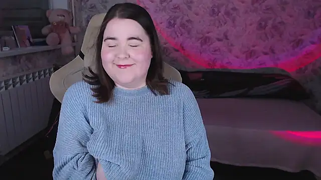 Estelle Hicks online show from April 2026 06:45:02 PM