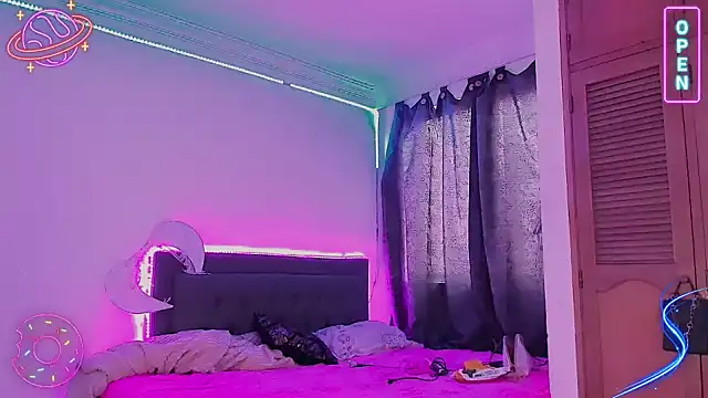 Snapshot of LittleEmmaa chatting on December 2024 04:29:02 PM LittleEmmaa online show from December 2024 04:29:02 PM