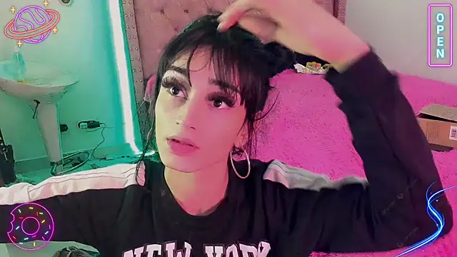 Snapshot of LittleEmmaa chatting on December 2024 12:09:02 PM LittleEmmaa online show from December 2024 12:09:02 PM