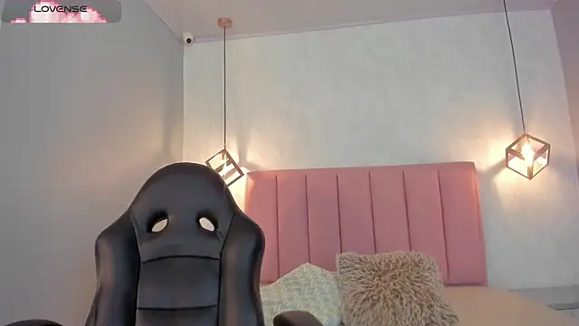 SUNNYCYRUS online show from November 2025 12:49:01 PM