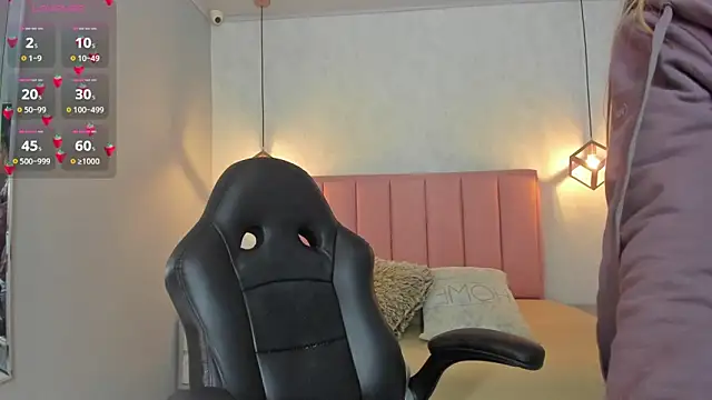 SUNNYCYRUS online show from February 2026 11:49:02 AM