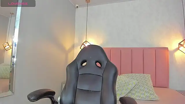 SUNNYCYRUS online show from March 2026 12:43:02 PM