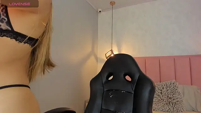 SUNNYCYRUS online show from June 2026 12:52:02 PM