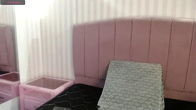 Susy thomson online show from February 2025 07:18:02 PM